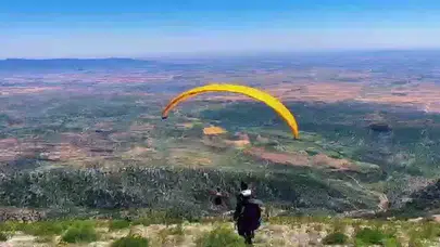 Cudi Dağı’nın zirvesinde nefes kesen şölen: Bulutların üzerine çıktılar