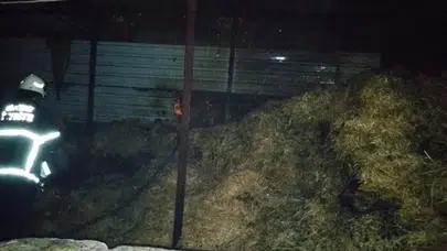 Kumlu’da korkutan alevler: İtfaiye ekipleri felaketi önledi
