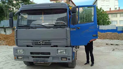 Kadıköy’de kaçak döküm operasyonu: Ehliyetsiz sürücü ve araç sahibine ağır fatura