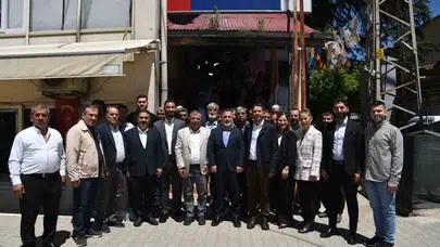 Adana’da bayram mesaisi: AK Parti teşkilatı sahada vatandaşla kucaklaştı