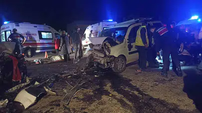 Hac yolculuğu acı bitti: Sivas’ta kafa kafaya çarpışan araçlarda baba hayatını kaybetti