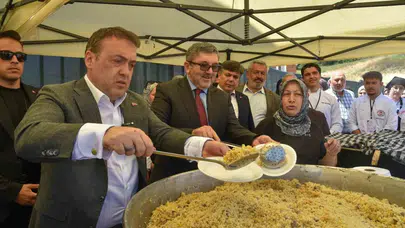 700 yıllık gelenek üniversite kampüsünde hayat buldu: Şifalı pilav bereketi