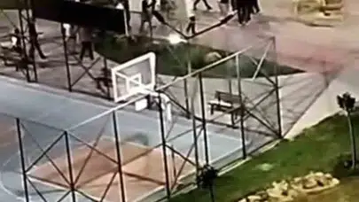 Bursa'da sokak ortasında dehşet anları: Gençlerin kavgası mahalleyi birbirine kattı