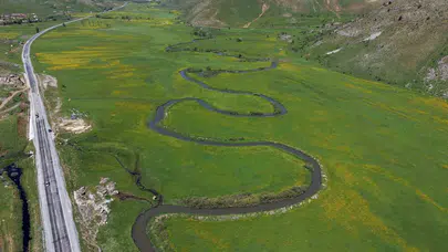 Bitlis’in saklı cenneti kartpostallık görüntüsüyle büyülüyor: Doğa tutkunları bu manzaraya akın ediyor