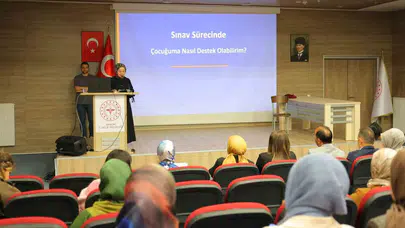 Sınav stresiyle başa çıkmanın yolu aileden geçiyor: Bayburt'ta uzman isimlerden kritik uyarılar