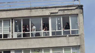 Samsun’da korku dolu anlar: İş hanından kopan beton parçaları dehşet saçtı
