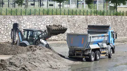 Hüdavendigar’da yaz temizliği mesaisi: Nilüfer Çayı tertemiz bir görünüme kavuştu