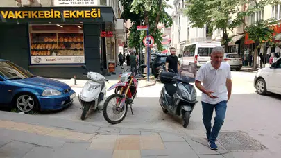 Bilecik'te vicdanları sızlatan manzara: Engelli yolunu otoparka çevirdiler