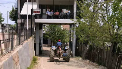 İnegöl’de mimari mucize: Altından yol geçen konak görenleri şaşkına çeviriyor