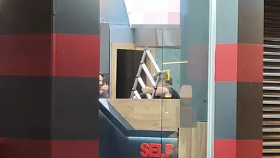 Dönerci dükkanında korku dolu anlar: Yük asansörü kabusu ucuz atlatıldı