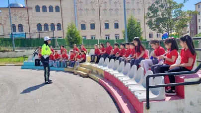Minik adımlara büyük sorumluluk: Bilecik’te geleceğin sürücüleri iş başında