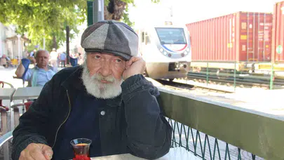 Kimyagerlikten sokaklara uzanan dram: Hayatını tren raylarında yeniden kurdu