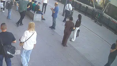 Laleli’de yürek yakan anlar: 6 yaşındaki çocuğun tramvay altında kaldığı o saniyeler kameraya yansıdı