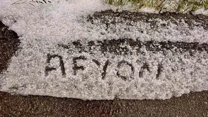 Afyonkarahisar’da gökyüzü bir anda karardı: Yaz ortasında kış manzarası