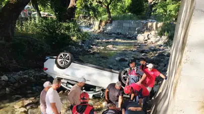 Edremit’te korkunç kaza: Dereye uçan otomobilden işçiler sayesinde sağ çıktı