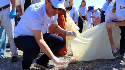 Konyaaltı Sahili’nde acı tablo: Çöp yerine binlerce izmarit topladılar