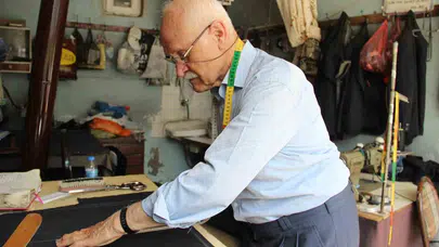 İğne iplikle geçen yarım asır: 71 yaşındaki usta mesleğine veda etmiyor