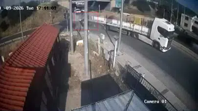 Bornova’da dehşet anları: Fren yapmaya fırsat kalmadan tırın altına girdi