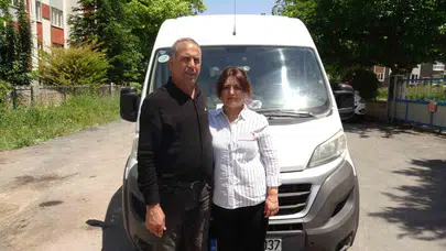 Eşine destek olmak için direksiyona geçti, Malatya’nın en sevilen servis şoförü oldu
