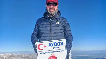 3 bin 430 metrede anlamlı dokunuş: Zirvenin yeni kimliği dağcıların elleriyle yükseldi