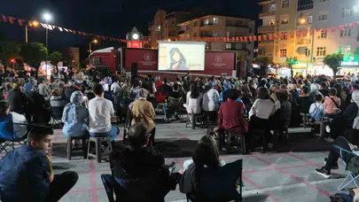 Beyaz perdeyi Anadolu’nun dört bir yanına taşıyor: Gezen Sinema Karaman’da nostalji rüzgarları estirdi