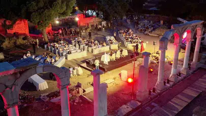 Binlerce yıllık tarihin gölgesinde kritik kararlar: Manisa Büyükşehir Meclisi antik kentte toplandı