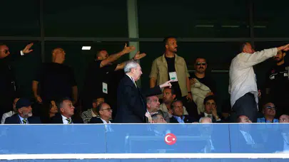 Fenerbahçe kongresinde tansiyon yükseldi: Aziz Yıldırım’ın tepkisi sonrası salon karıştı