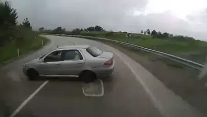 Karabük’te dehşet anları kamerada: Kontrolden çıkan otomobil faciaya davetiye çıkardı