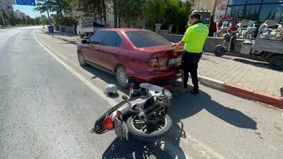 Karaman'da dehşet anları: Tırın sıkıştırdığı motosikletli park halindeki araca çarptı