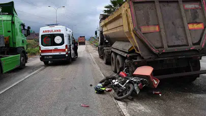 Hatay’da korkutan kaza: Hafriyat kamyonu ile motosiklet çarpıştı