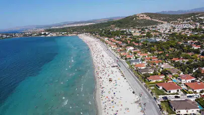 Ege’nin kalbi Çeşme’de bayram bereketi: Nüfus bir milyona koştu, yollar kilitlendi