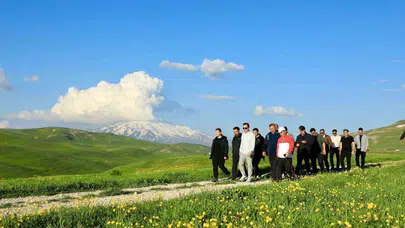 Bitlis’in saklı cennetine tam not: Vali Karakaya zirveden dünyaya seslendi