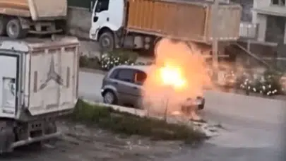 Elazığ’da korku dolu anlar: Park halindeki otomobil küle döndü