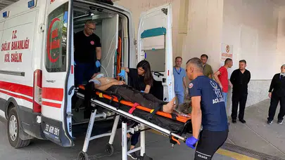 Erdemli yolunda can pazarı: İki aracın karıştığı kazada 6 kişi hastanelik oldu