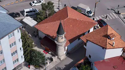 Sivas’ın kadim esnaf kültürünü minaresinde yaşatan yapı: Zincirli Minare’nin gizemli halkaları