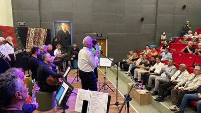 Sarıgöl’de türkü şöleni: Kursiyerler sahneye çıktı, salon ayağa kalktı