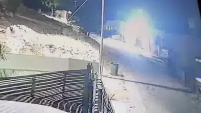 İsrailli yerleşimciler Batı Şeria'da camiyi ve evleri ateşe verdi