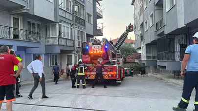 Burdur'da korkutan yangın: 3 katlı bina alevler içinde kaldı