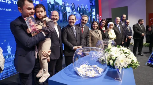 Ataşehir'de 1066 aileye yeni yuva: Bakan Kurum'dan Şerifali'de okul yapma sözü!