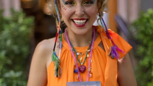 Özlem Yıldırım’dan yalnız ruhlara özel kitap: 'Kırgın Bir Gezgin' ile içinizdeki gezgini uyandırın!