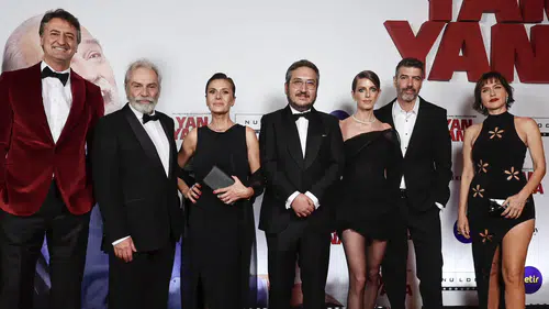 Haluk Bilginer ve Feyyaz Yiğit'ten tarihi buluşma! Gala kırmızı halıda şov gibi geçti