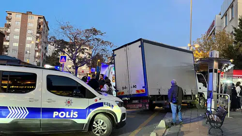 Ataşehir’de korku dolu anlar: Kontrolden çıkan kamyon dehşet saçtı!