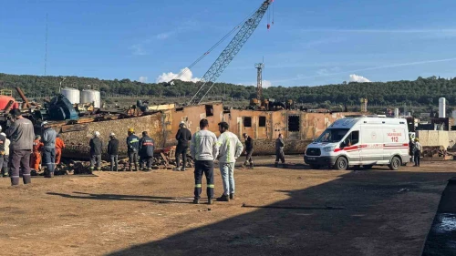 İzmir’de üzerine parça düşen işçi hayatını kaybetti