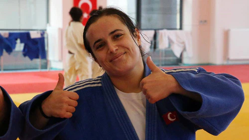 Tokyo’da yükselen bir gurur hikâyesi: Yadigar Talayhan olimpiyat madalyasıyla eve döndü