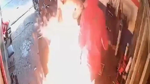 Tamir sırasında küçük bir hata ortalığı ateşe verdi... O anlar kamerada!