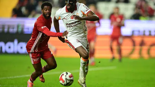 Lider durdurulamıyor: Galatasaray Antalya’da şov yaptı