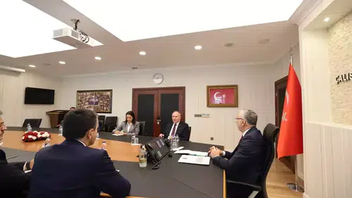 Asgari ücret pazarlığında yeni perde: TÜRK-İŞ'in kapalı zarftaki rakamı merak uyandırdı