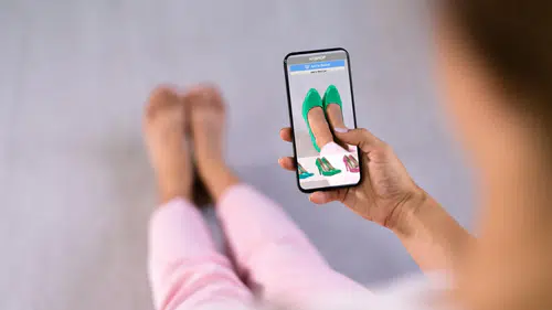 Aynalar tarih oluyor: Google, selfie ile kıyafet deneme dönemini başlattı!