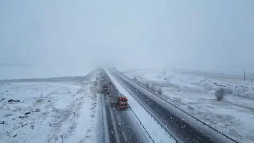 Bayburt–Gümüşhane yolunda kar engeline geçit yok!