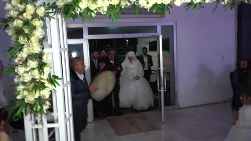 14 yıl önce kaçarak evlendiler... Hayallerini rüya gibi düğünle taçlandırdılar!